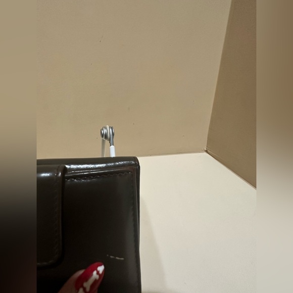 Gucci Brown Enamel Bifold Wallet - Picture 3 of 10